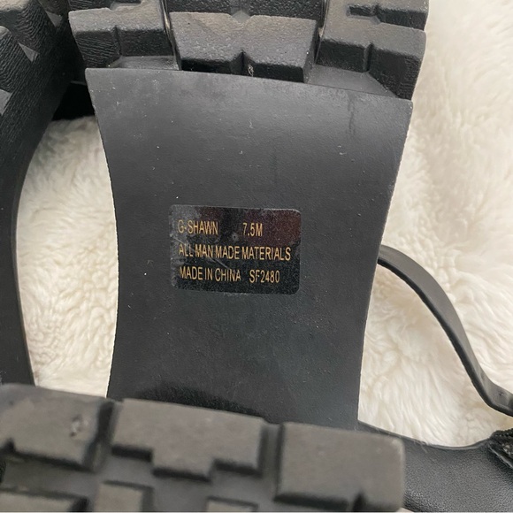 Madden Girl Black Strappy Chunky Heeled Sandals Size 7.5 - Picture 11 of 12